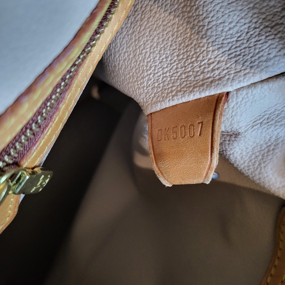 Louis Vuitton Monogram Bucket 27 GM Shoulder Bag.. Authentic,,w/COA... - Picture 9 of 16